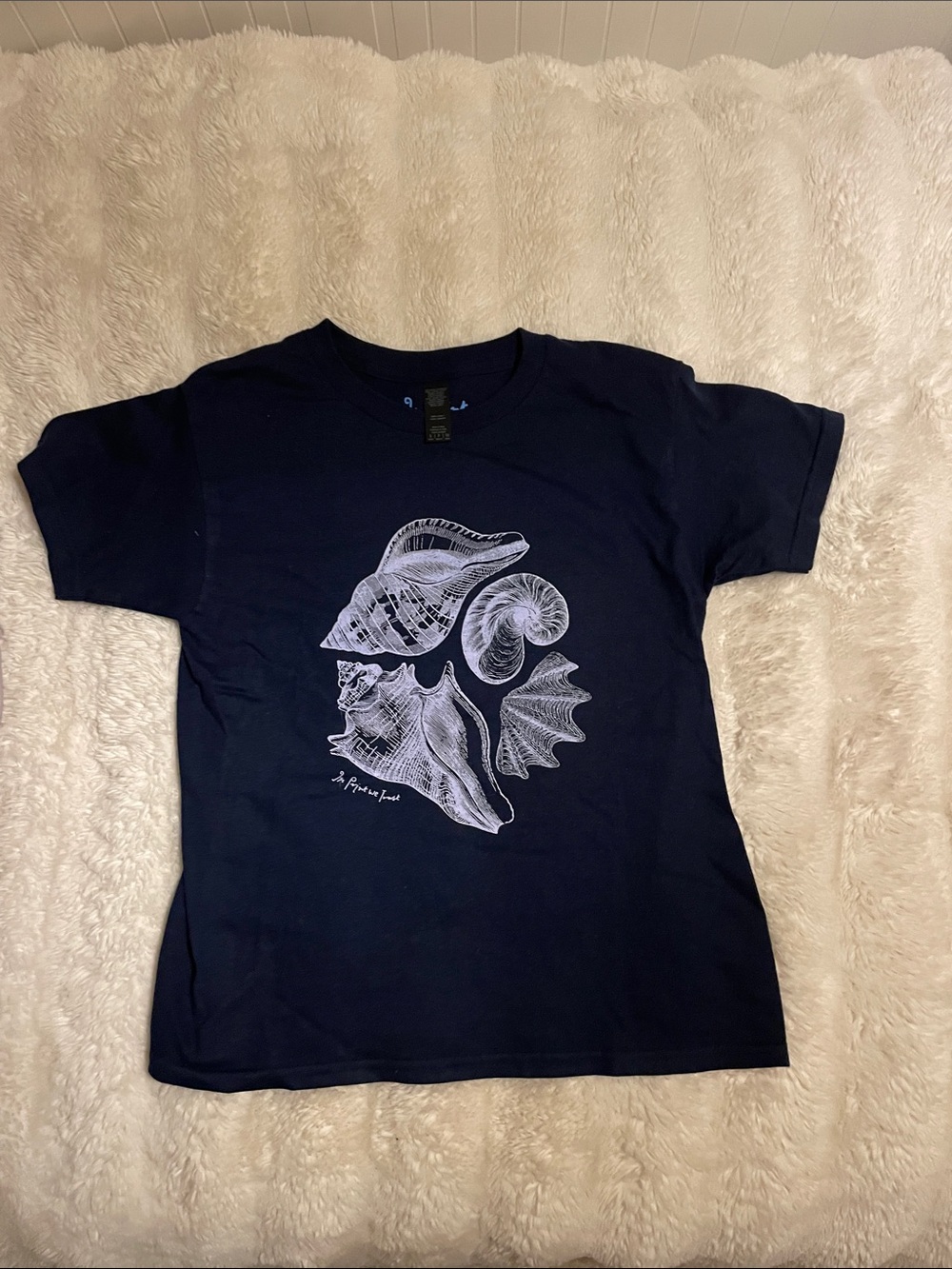 In Print We Trust, Navy Blue Seashell Graphic T-Shirt | Size Small